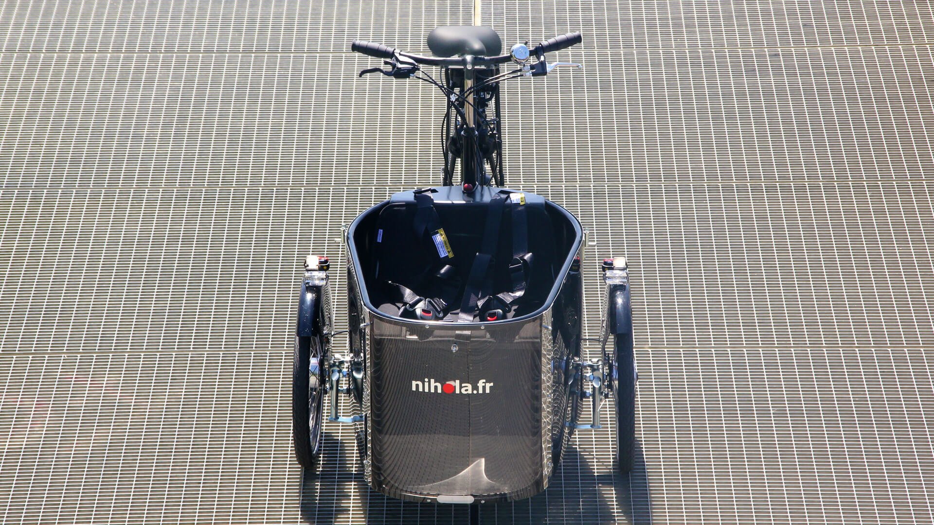 Bâche noire pour triporteur Nihola - Magasins de vélos électriques