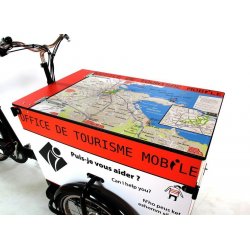 Personnalisation de la caisse d'un triporteur avec couvercle